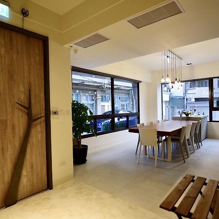 Sakagami Hotel Tainan Bagian luar foto